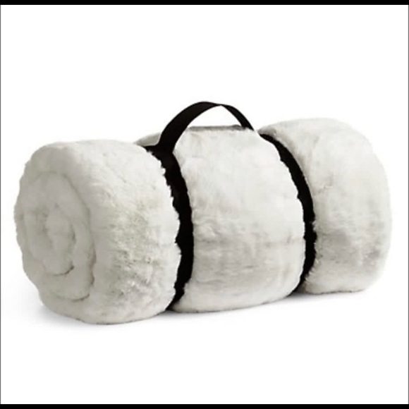 Fur Throw - Picture 2 of 2